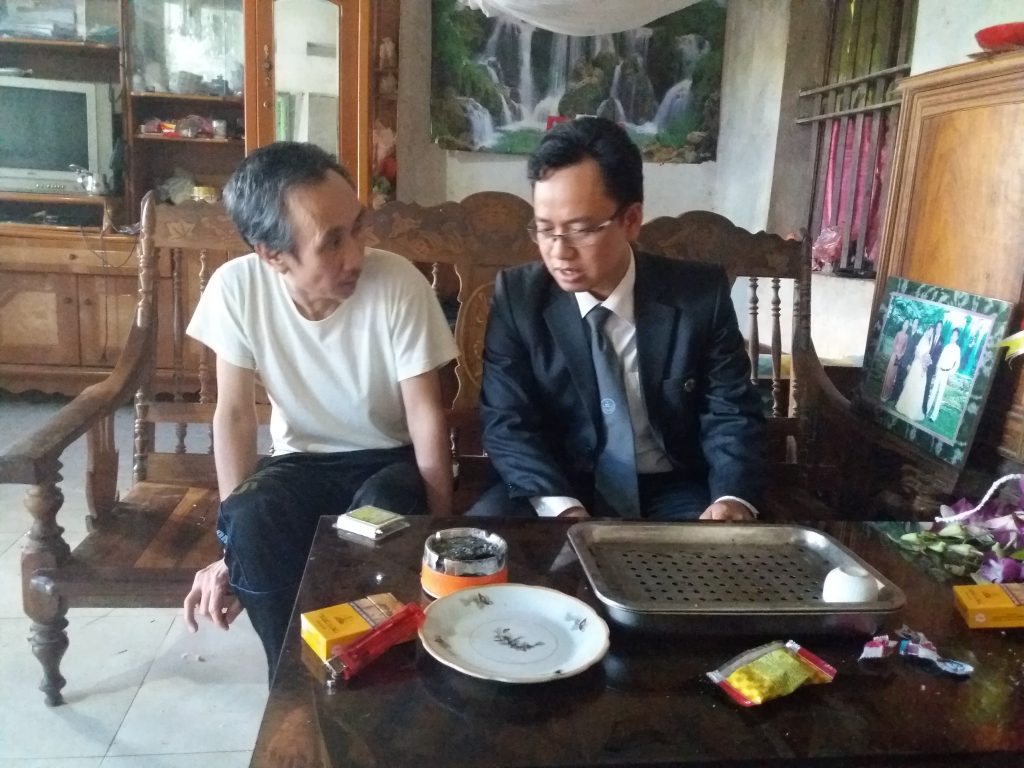 ông Hàn Đức Long và luật sư Ngô Ngọc Trai tại nhà riêng hôm 21/12/2016