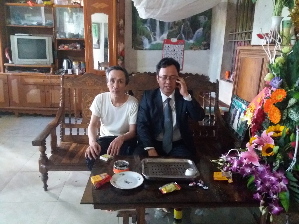 Sáng hôm 21/12/2016 luật sư Ngô Ngọc Trai về thăm chúc mừng ông Hàn Đức Long được trả tự do.